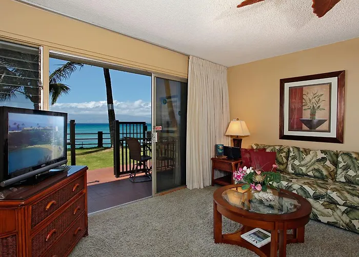 Deluxe Oceanfront Queen Studio