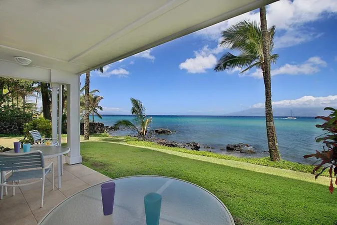 Standard Two-Bedroom Oceanfront Twin Room