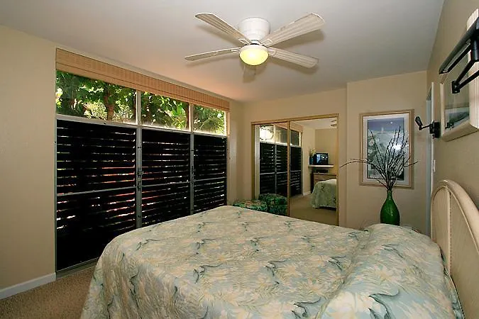 Standard Two-Bedroom Oceanfront Twin Room