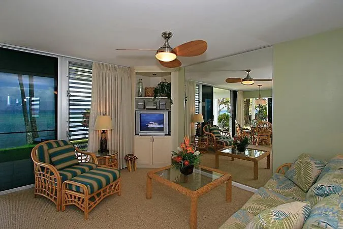 Standard Two-Bedroom Oceanfront Twin Room